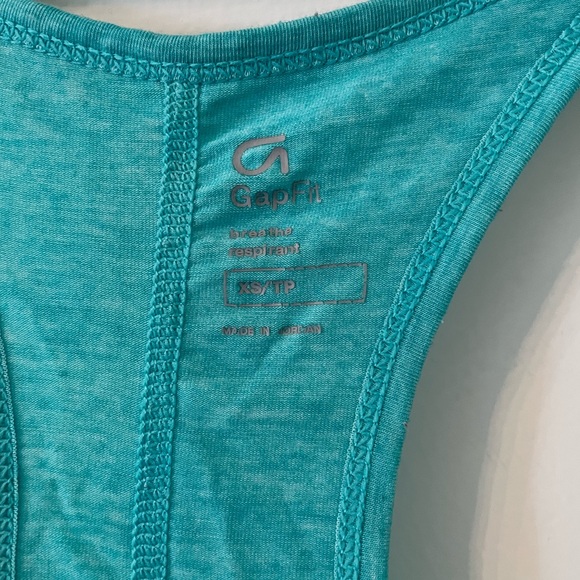 Gapfit stretchy workout racer back tank in xs - Picture 2 of 2
